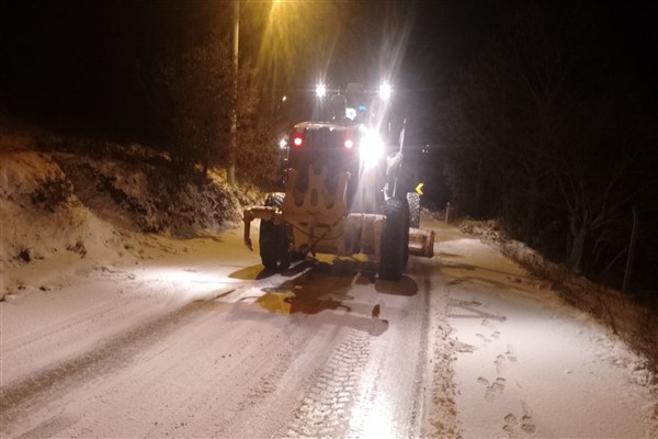 Orhangazi’de yoğun kar yağışı dolayısıyla çalışmalar sürdürüldü