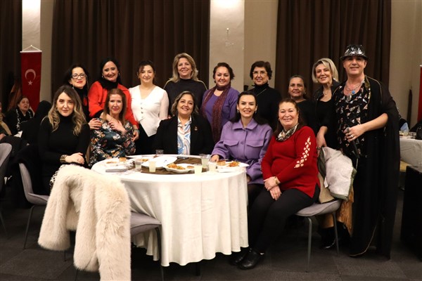 İzmit kadınlar matinesi etkinliği devam ediyor