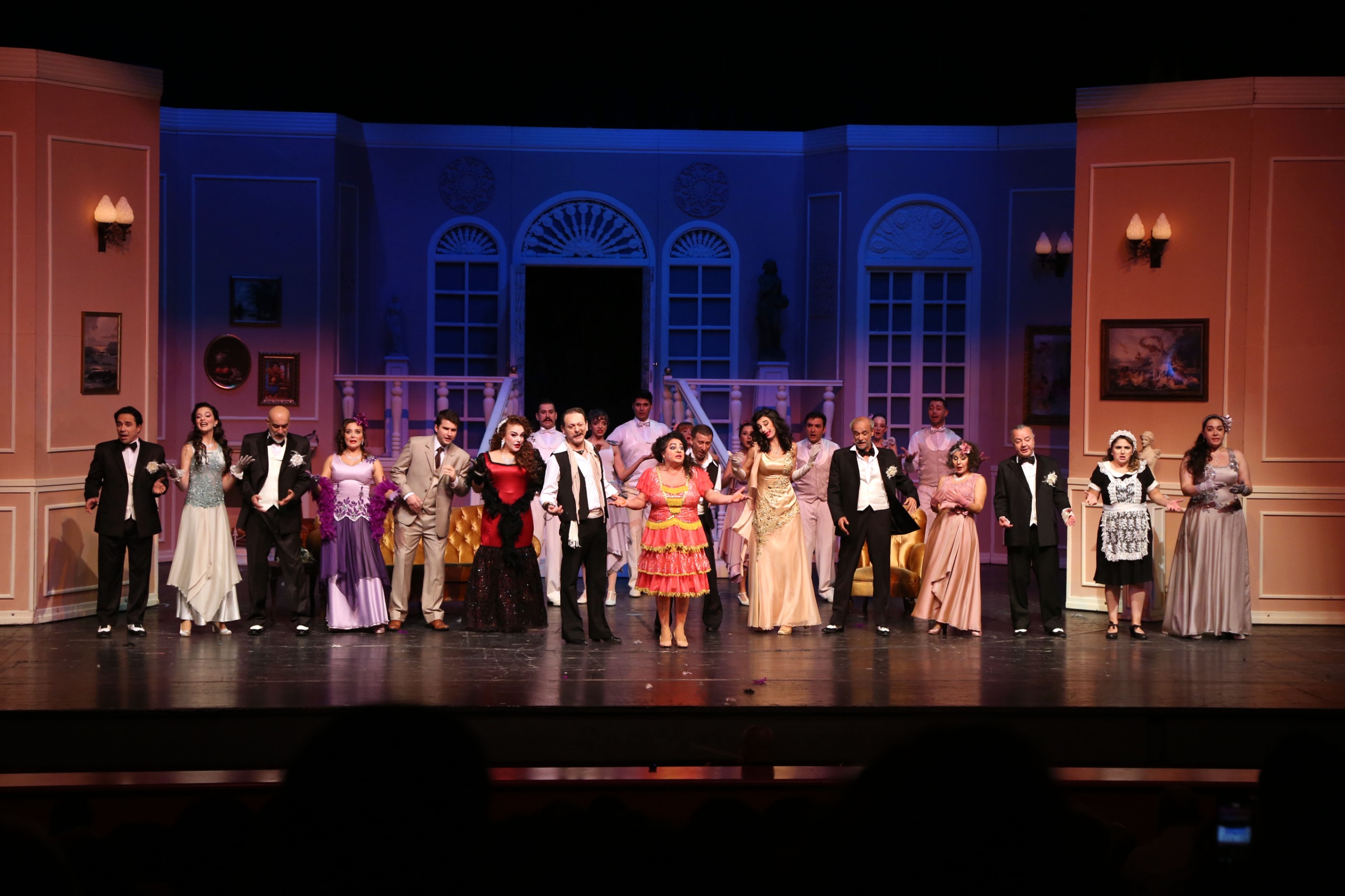 Eskişehir’de ”Lüküs Hayat” müzikali, 7 ilçeden gelen vatandaşlarla buluştu