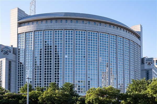 Çin’den ABD’ye “orta yolda buluşma” çağrısı