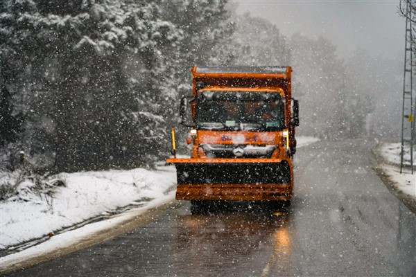 İBB’nin karla mücadele ekipleri göreve başladı