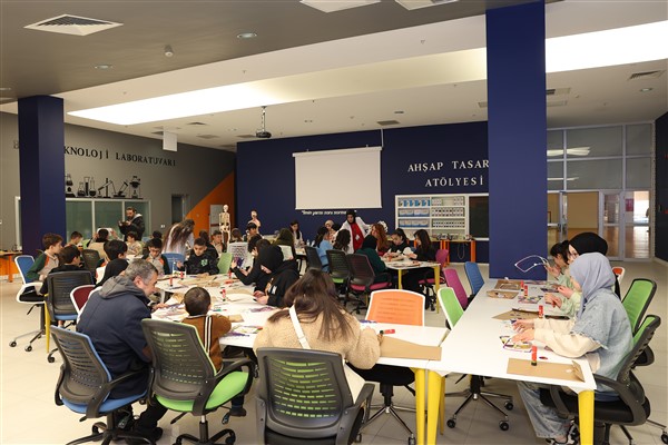 Kayseri Bilim Merkezi, öğrencileri bilimle tanıştırmaya devam ediyor