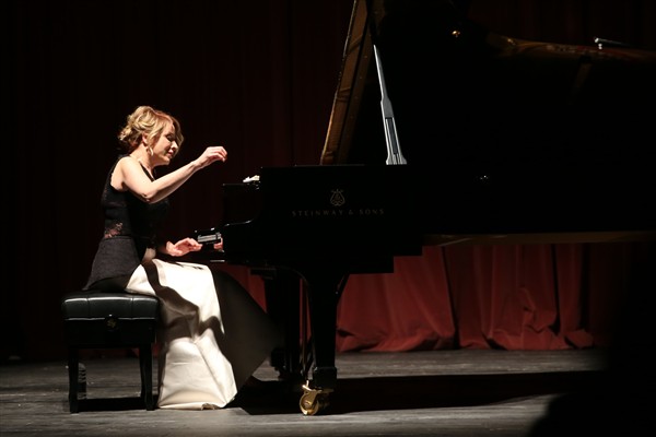 Eskişehir’de ünlü piyanist Rüya Taner resital gerçekleştirdi