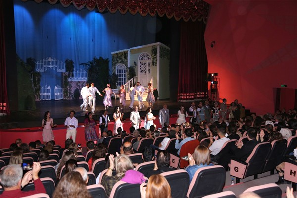 Eskişehir’ de “Lüküs Hayat” müzikali, seyirciyle buluşacak