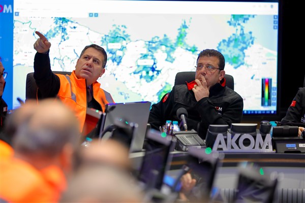 İmamoğlu: Mecbur kalmadıkça aracınızla trafiğe çıkmayın, toplu taşıma araçlarını kullanın