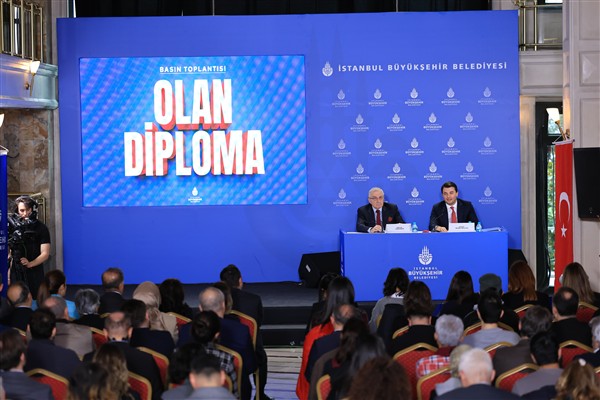 İmamoğlu’nun diploma soruşturmasına yönelik “Olan Diploma” başlıklı toplantı düzenlendi