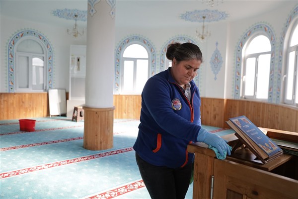 Dalaman Belediyesi, camilerde temizlik çalışmalarını sürdürüyor
