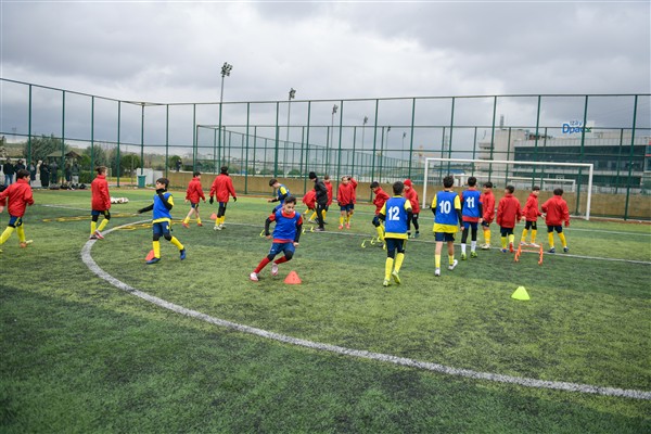 Esenyurt’ta sporculara müsabakalarda ihtiyaç duydukları malzemeler de ücretsiz sağlanıyor