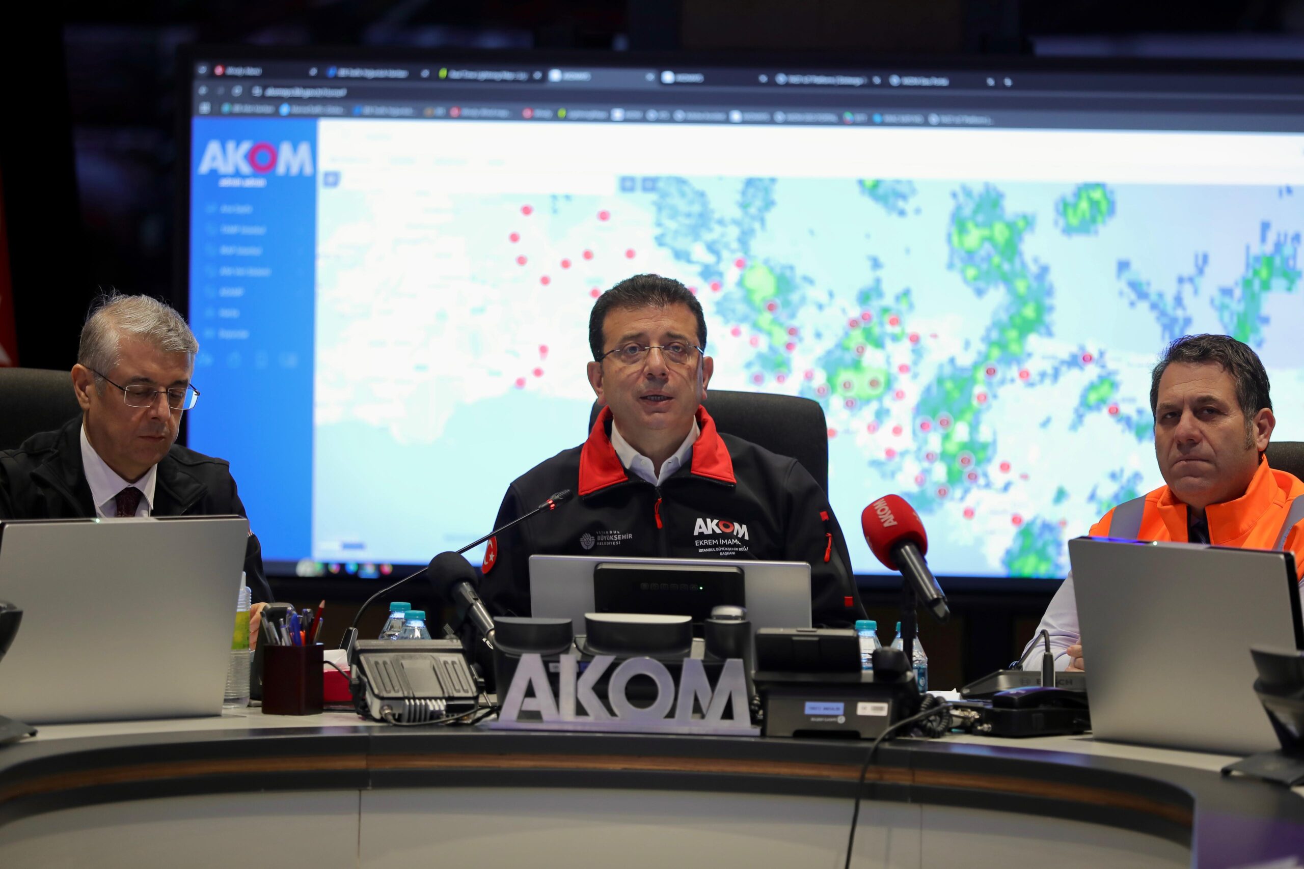 İmamoğlu, İstanbul’un karla mücadelesini AKOM’dan takip etti