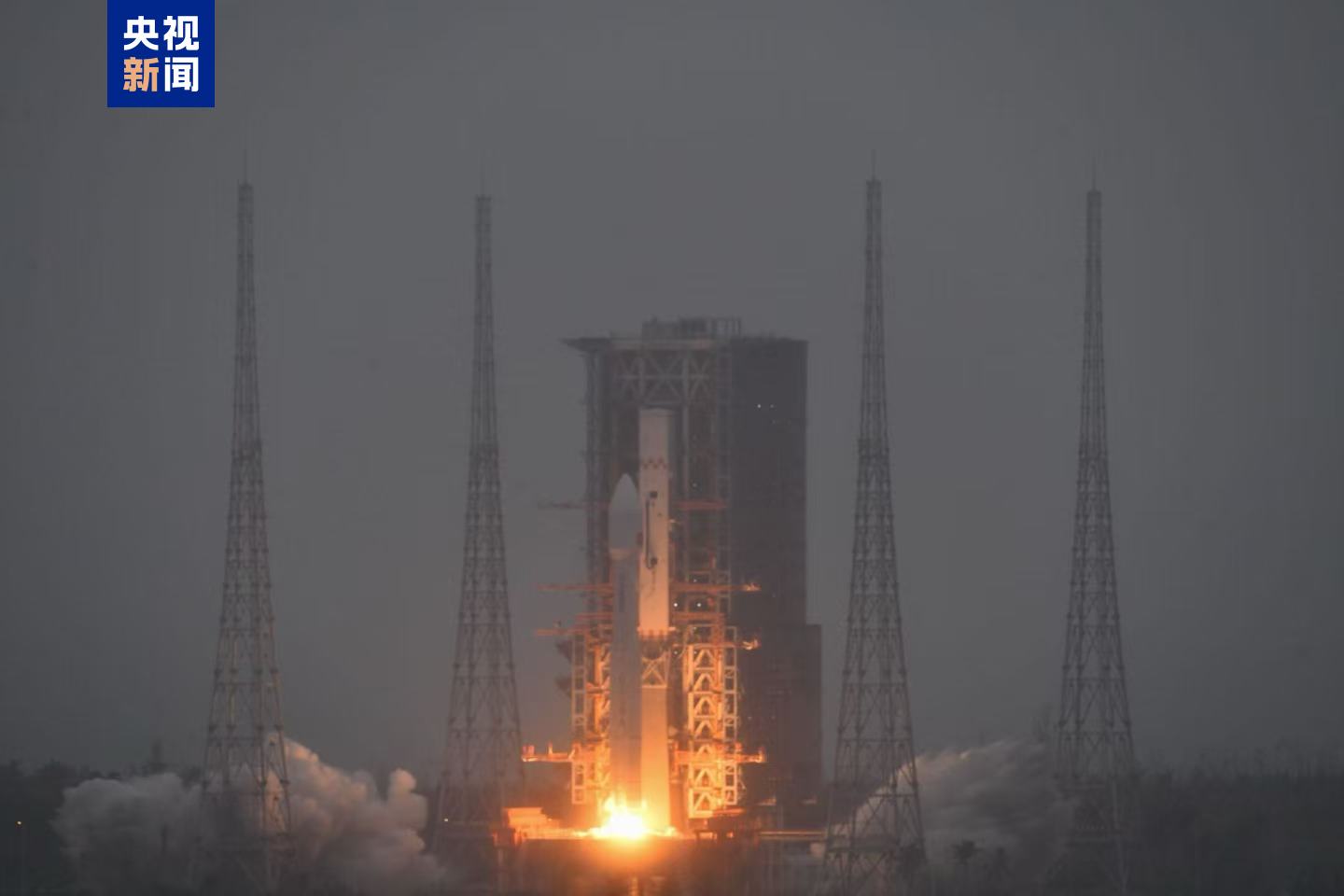 Çin yeni internet hizmetleri uydusunu fırlattı