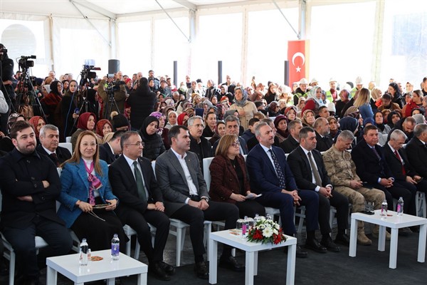 Gaziantep Güneyşehir’de bin 360 konut ve 67 iş yeri için temel atıldı