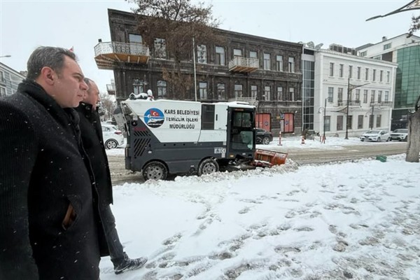 Kars’ta karla mücadele çalışmaları sürüyor