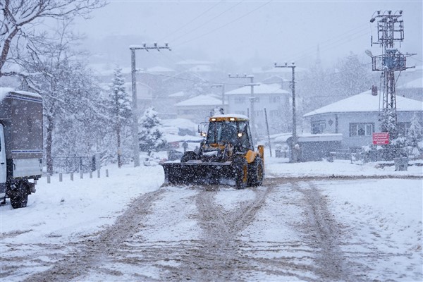 Düzce’de karla mücadele sürüyor
