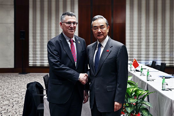 Wang Yi, İsrail Dışişleri Bakanı Saar ile görüştü