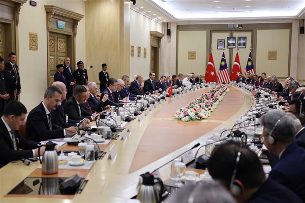Erdoğan, Malezya Başbakanı İbrahim ile heyetler arası görüşme gerçekleştirdi