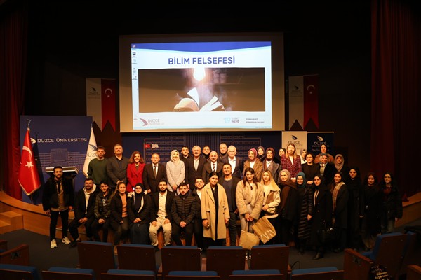 Düzce’de “Bilim Felsefesi” programı gerçekleştirildi