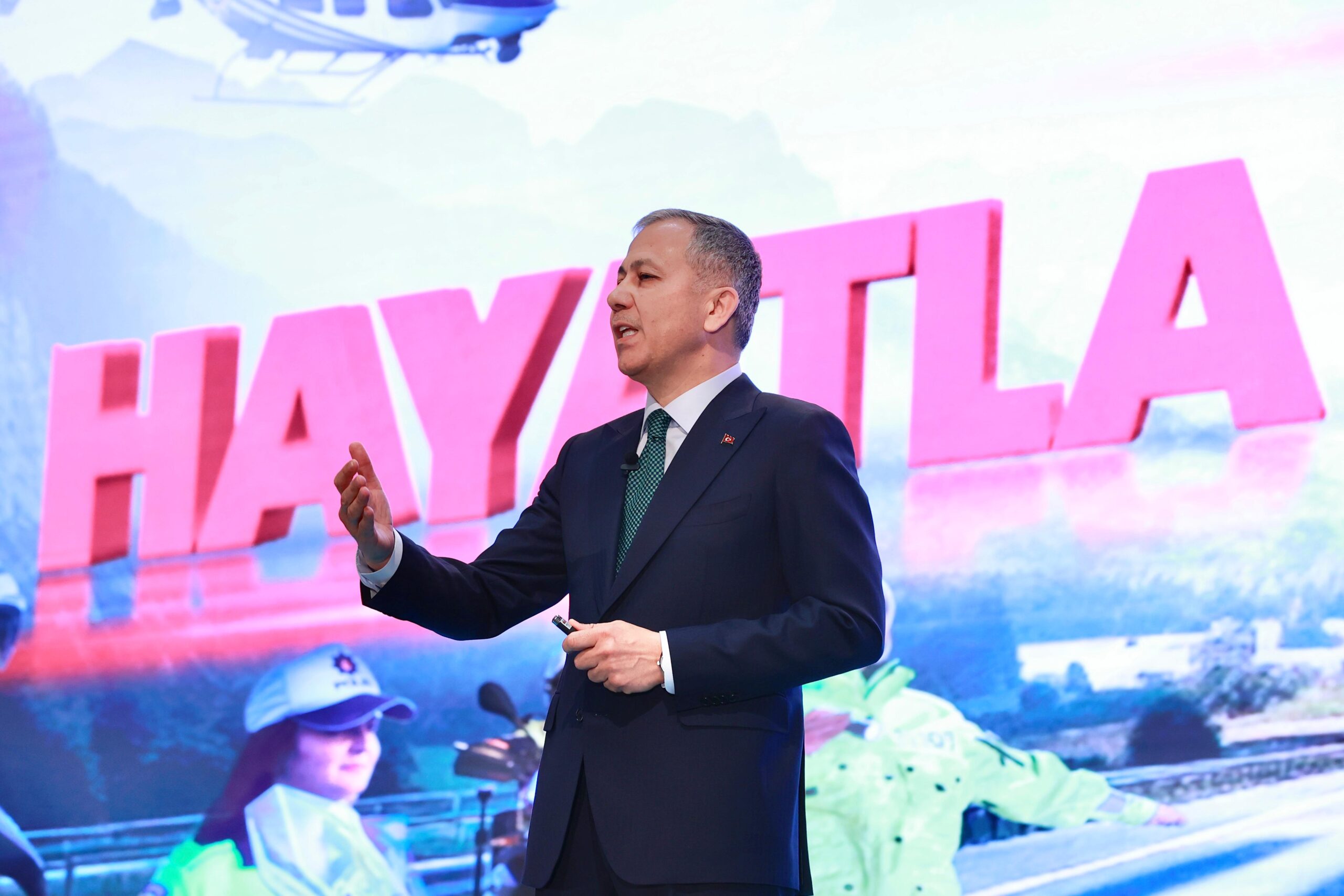 Bakan Yerlikaya, AK Parti Mardin İl Başkanı Uncu ile görüştü