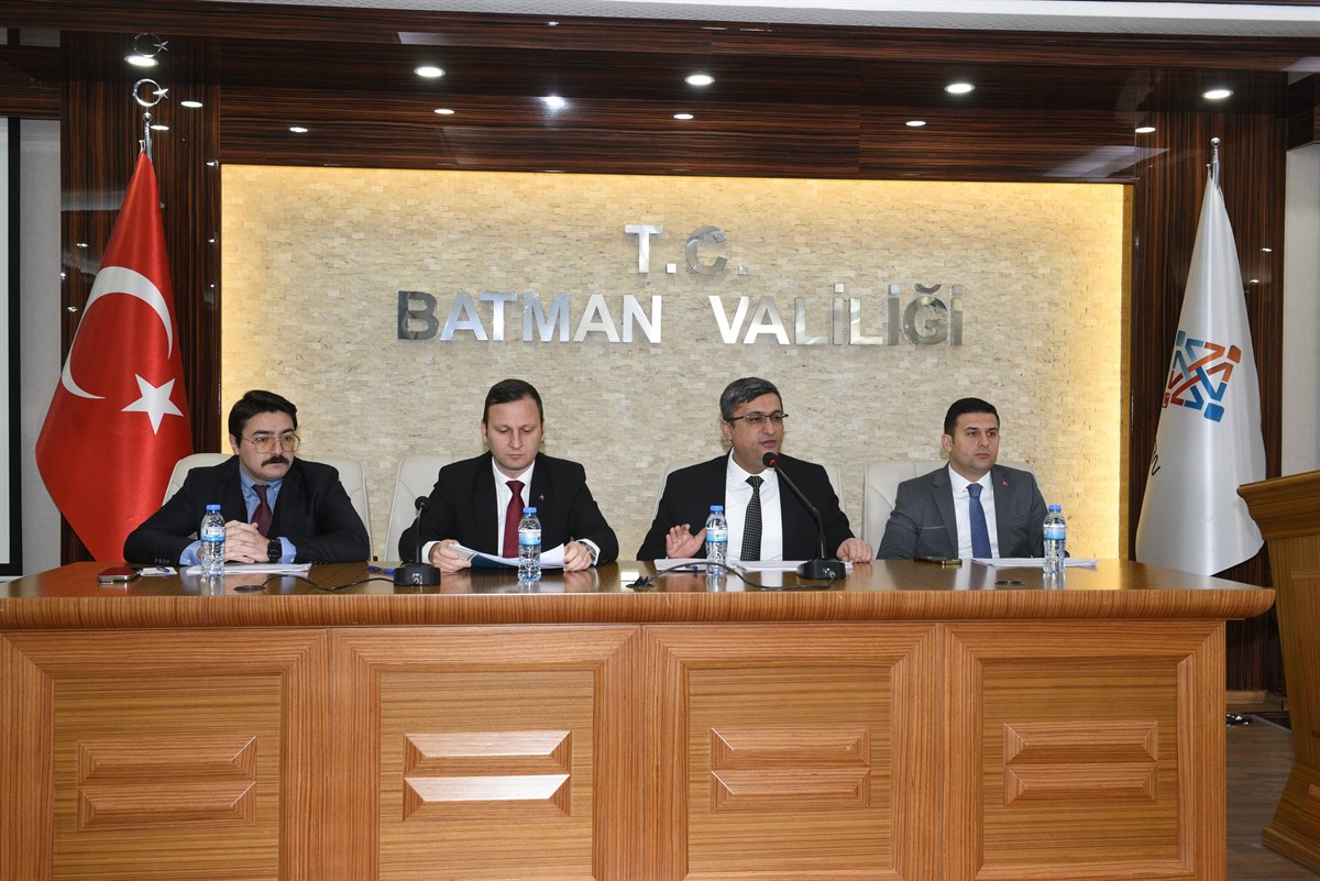 Batman Valisi Canalp, mahalle muhtarlarıyla buluştu