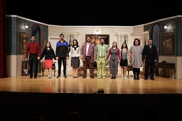 Afyonkarahisar’da  “Eyvah Yine Karıştı”  oyunu seyirciyle buluştu