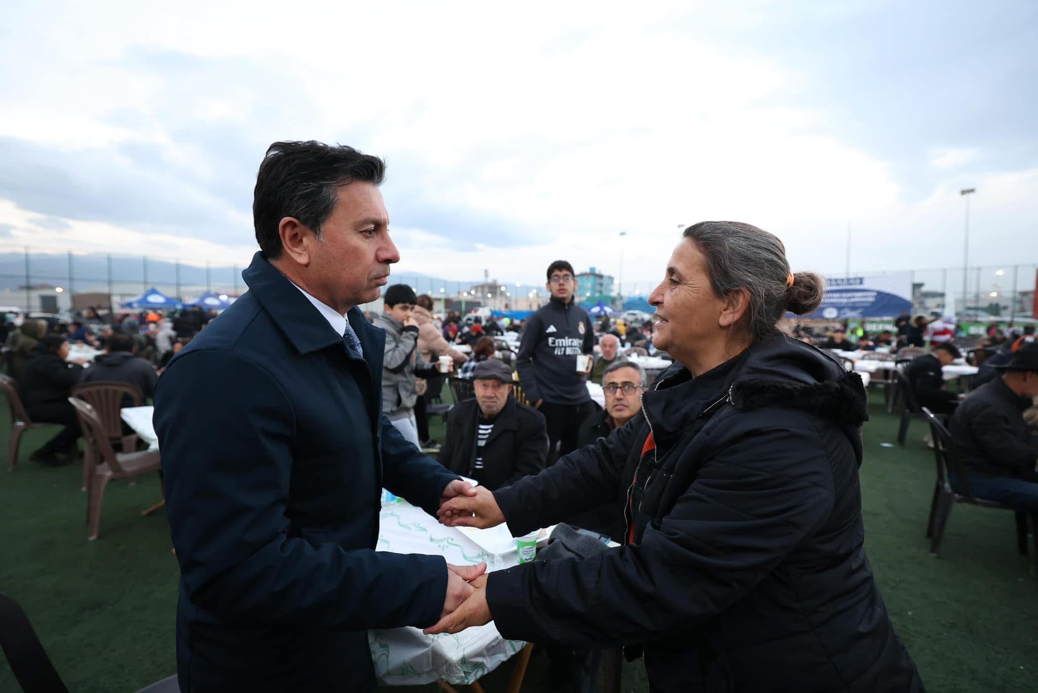 Başkan Aras, depremzedelerle buluştu