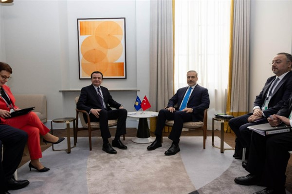 Bakan Fidan, Kosova Başbakanı Kurti ile görüştü