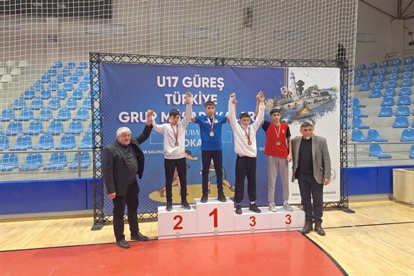 Düzceli güreşçiler, Türkiye Şampiyonası’na katılamaya hak kazandı