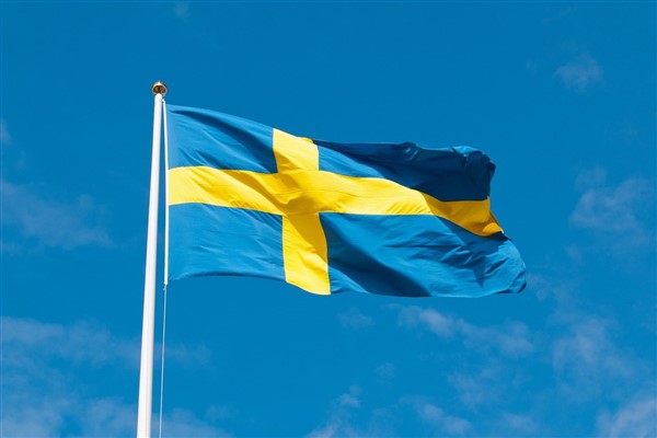 İsveç’teki şiddet olayının ardından bayraklar yarıya indirildi