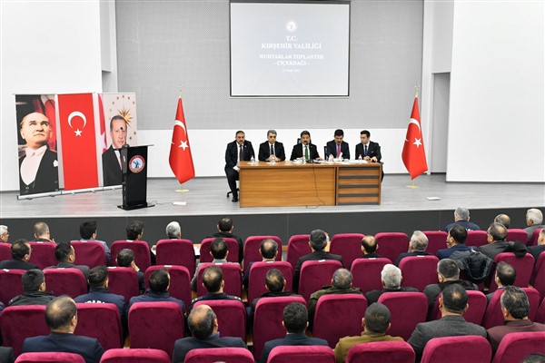 Kırşehir Valisi Demiryürek, muhtarlarla bir araya geldi