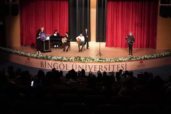 Bingöl Üniversitesi’nde şiir dinletisi ve mini konser gerçekleştirildi