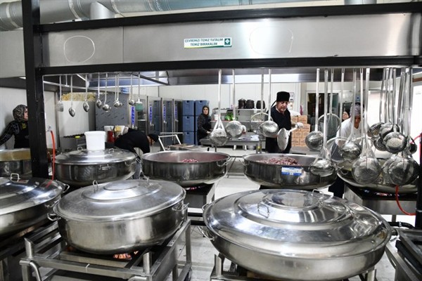 Osmaniye’de ihtiyaç sahibi yaklaşık 7 bin 500 kişiye sıcak yemek ikramı