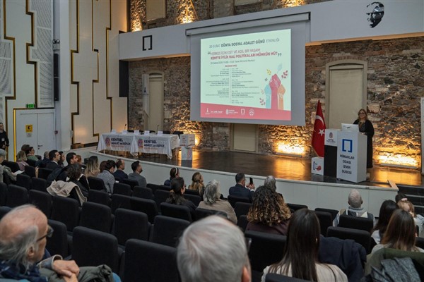 İzmir’de “Kentte iyilik hali” için panel düzenlendi