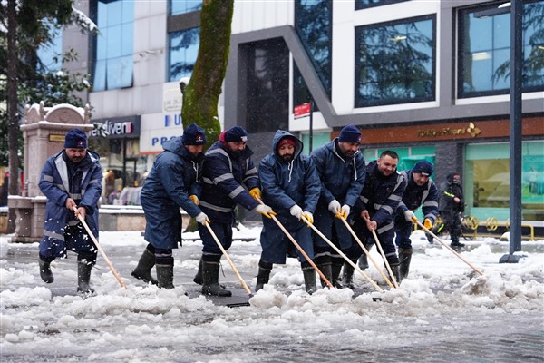 Düzce’de karla mücadele çalışmaları başladı