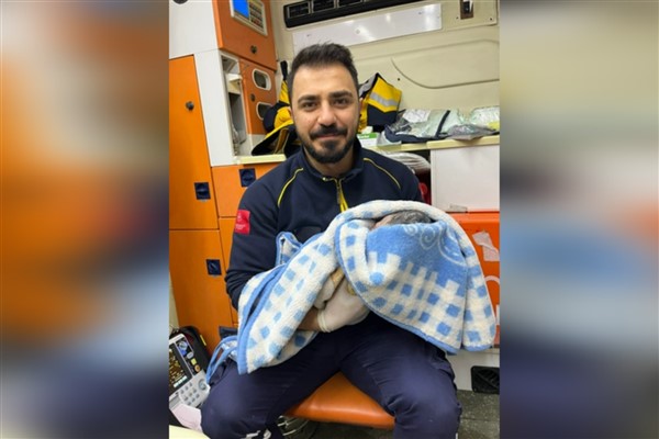Şanlıurfa acil sağlık ekipleri, iki farklı doğumda tıbbi müdahale sağladı