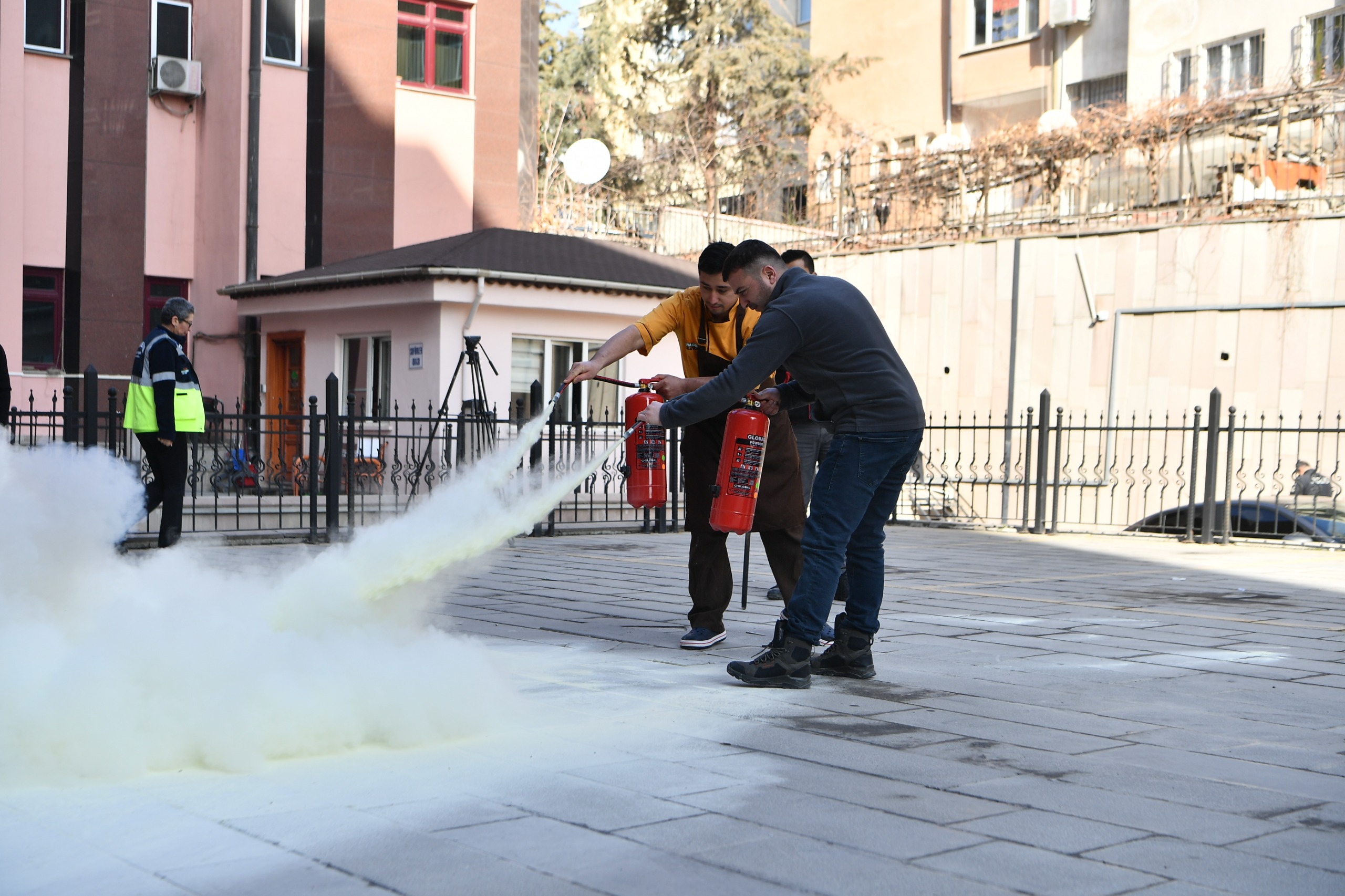 Mamak Belediyesi’nden personele yangın tatbikatı