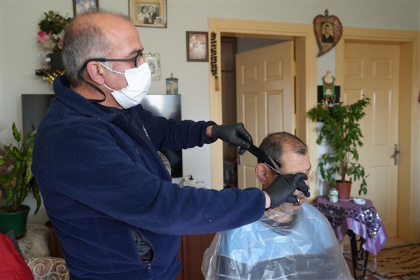 Eskişehir’de “Sevgi Eli Uzatıyoruz” uygulaması devam ediyor