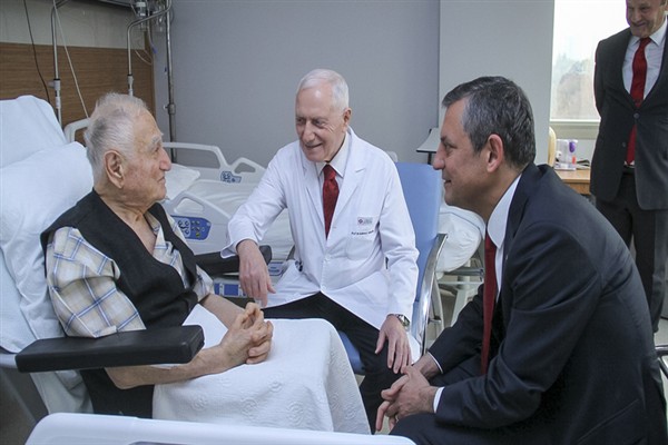 Özel, eski Anayasa Mahkemesi Başkanı Özden’i ziyaret etti