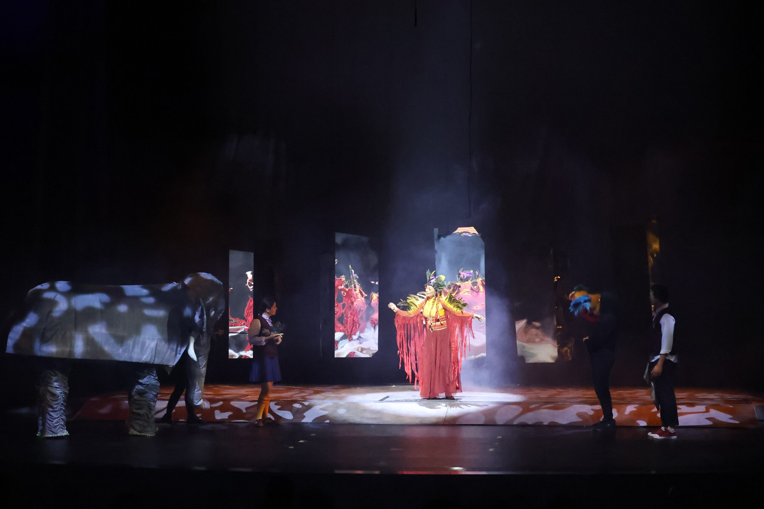 Konya Büyükşehir Belediyesi Şehir Tiyatrosu’ndan çocuklara “Hiçu’da Yolculuk” oyunu