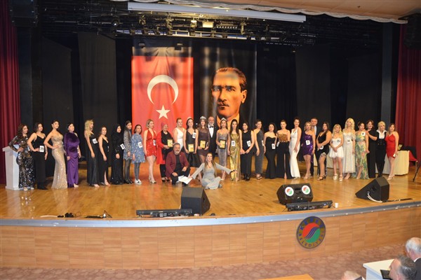 2025 Akdeniz Yüz Güzeli Yarışması’nda tacın sahibi Merve Altaş oldu