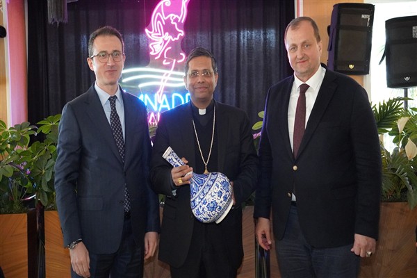 Usta, Vatikan’dan gelen heyeti İznik sahilinde yer alan Bazilika’da karşıladı