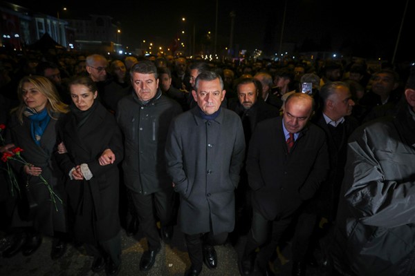 Özel, Adıyaman ve Kahramanmaraş’ta hayatını kaybeden vatandaşları andı