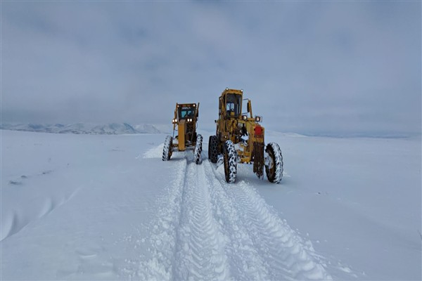 Kayseri’de yol genişletme ve temizleme çalışmaları aralıksız sürdürülüyor