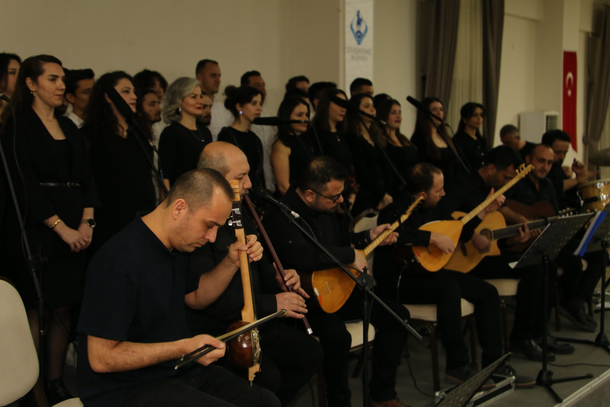 Eskişehir Büyükşehir Belediyesi Gençlik Korosu, Sivrihisar’da konser düzenledi