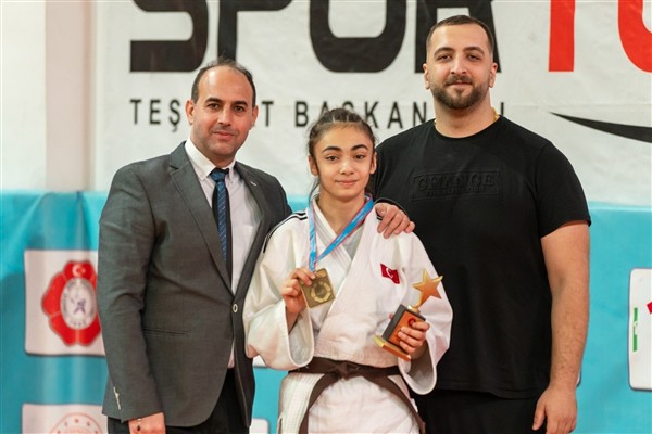 Gemlik Belediyespor’dan Ayşenur Boşküp, judo da şampiyon oldu