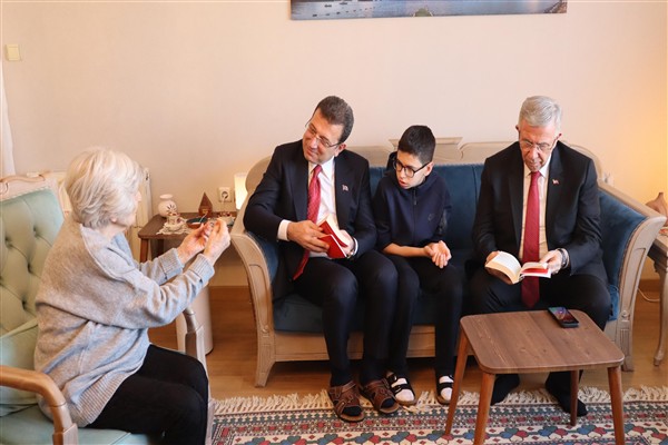 Yavaş ve İmamoğlu, Zafer Partisi Genel Başkanı Özdağ’ın annesini ziyaret etti