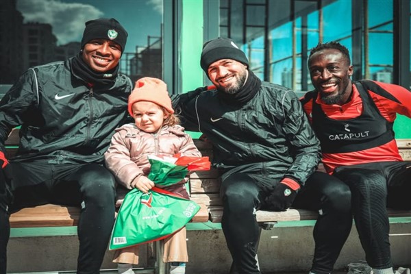 Amedspor’a soğuk havada taraftarlardan destek