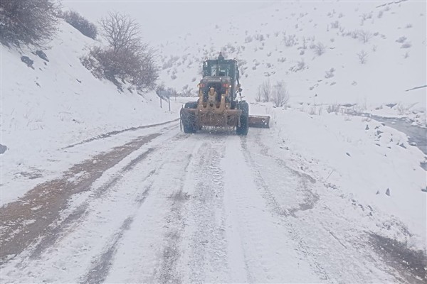 Van Büyükşehir Belediyesi’nden kırsalda karla mücadele çalışması