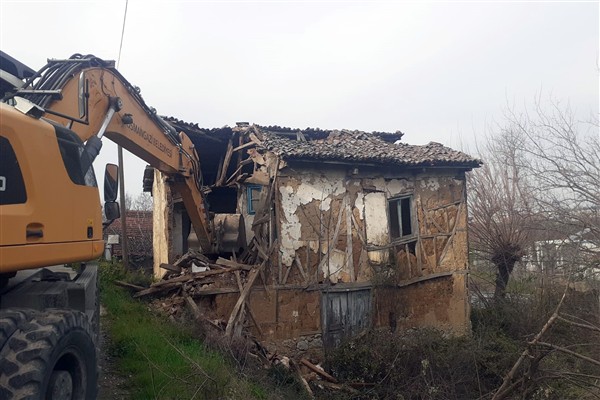 Osmangazi’de metruk bina yıkım çalışmalarına hız verildi