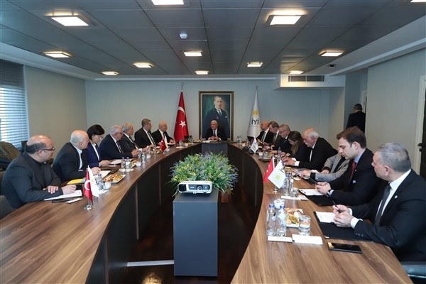 İYİ Parti Genel Başkanı Dervişoğlu, Başkanlık Divanı Üyeleriyle buluştu