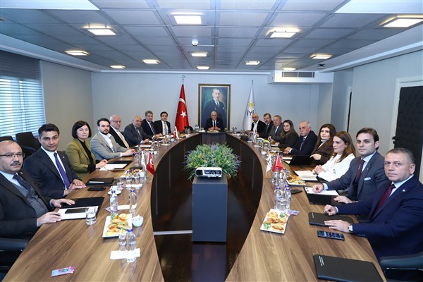 İYİ Parti Genel Başkanı Dervişoğlu, Başkanlık Divanı Üyeleri ile buluştu