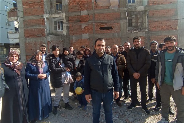 Diyarbakır’da deprem mağdurları, hasarlı binaları için yetkililere seslendi